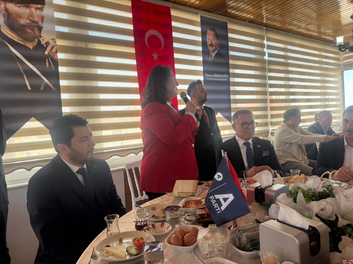 Anahtar Parti Bafra’da Sahaya İndi