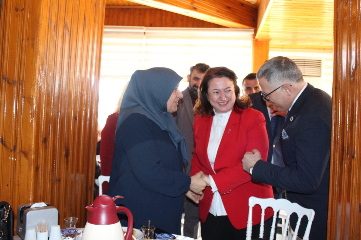 Anahtar Parti Bafra’da Sahaya İndi