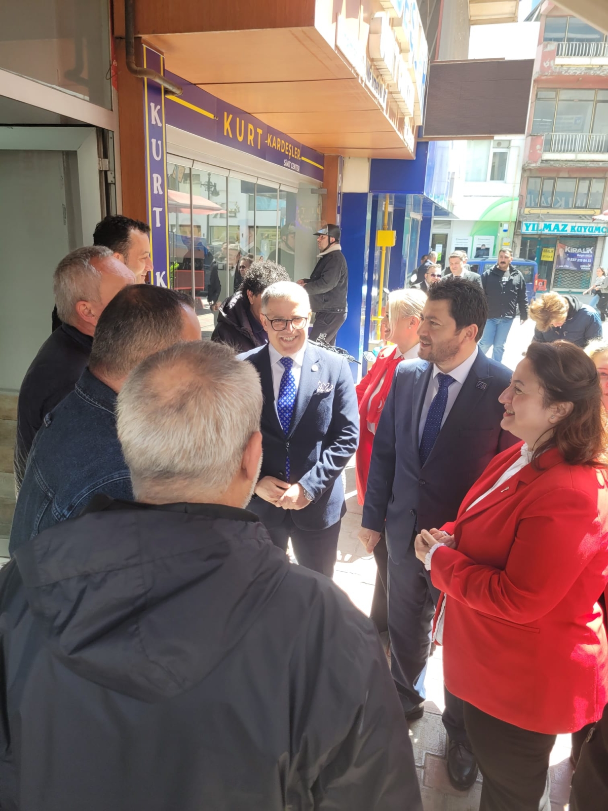 Anahtar Parti Bafra’da Sahaya İndi
