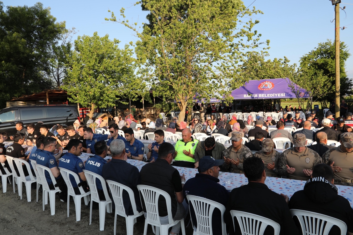 Şehit Polis Erkan Tütüncüler’in Baba Evinde Kur’an Tilaveti