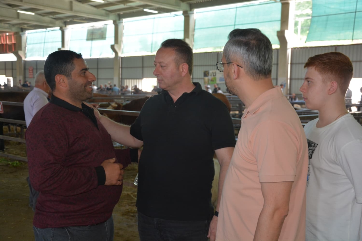 Başkan Kocabaş’tan Arife Gününde Canlı Hayvan Pazarı Ziyareti