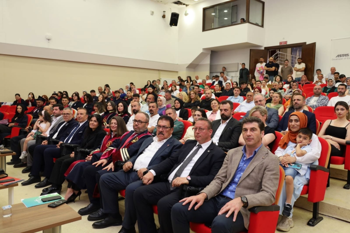 OMÜ Bafra’da Mezuniyet Coşkusu Yaşandı