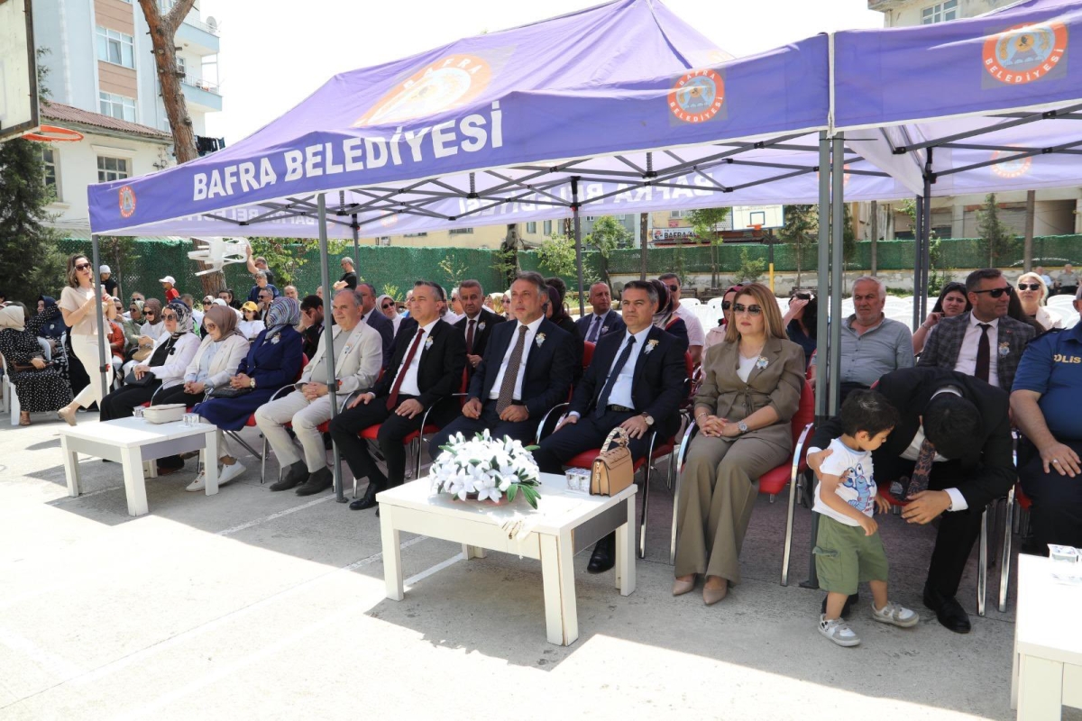 Bafra Halk Eğitimi Merkezi’nde Yıl Sonu Sergisi Açıldı Bafra Mehmet Yıldız Halk Eğitimi Merkezi tarafından düzenlenen Geleneksel Yıl Sonu Sergisi, Bafra Kaymakamı Dr. Mustafa Altınpınar, ilçe protokolü ve çok sayıda davetlini
