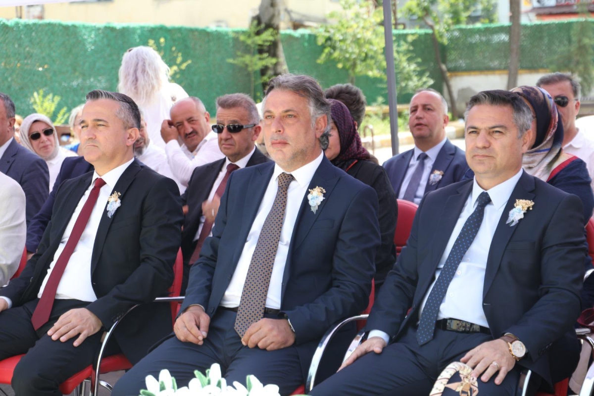 Bafra Halk Eğitimi Merkezi’nde Yıl Sonu Sergisi Açıldı Bafra Mehmet Yıldız Halk Eğitimi Merkezi tarafından düzenlenen Geleneksel Yıl Sonu Sergisi, Bafra Kaymakamı Dr. Mustafa Altınpınar, ilçe protokolü ve çok sayıda davetlini