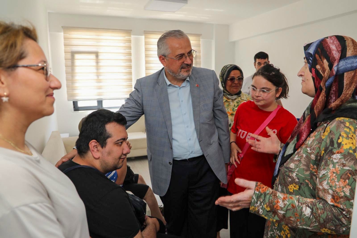 Başkan Kılıç; Otizmle Yaşayan Aileler Derneği Hizmet Binasında