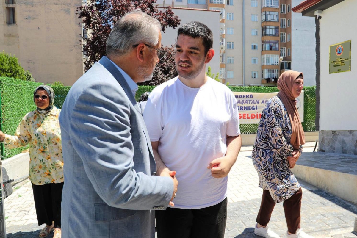 Başkan Kılıç; Otizmle Yaşayan Aileler Derneği Hizmet Binasında