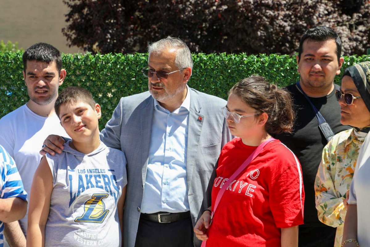 Başkan Kılıç; Otizmle Yaşayan Aileler Derneği Hizmet Binasında