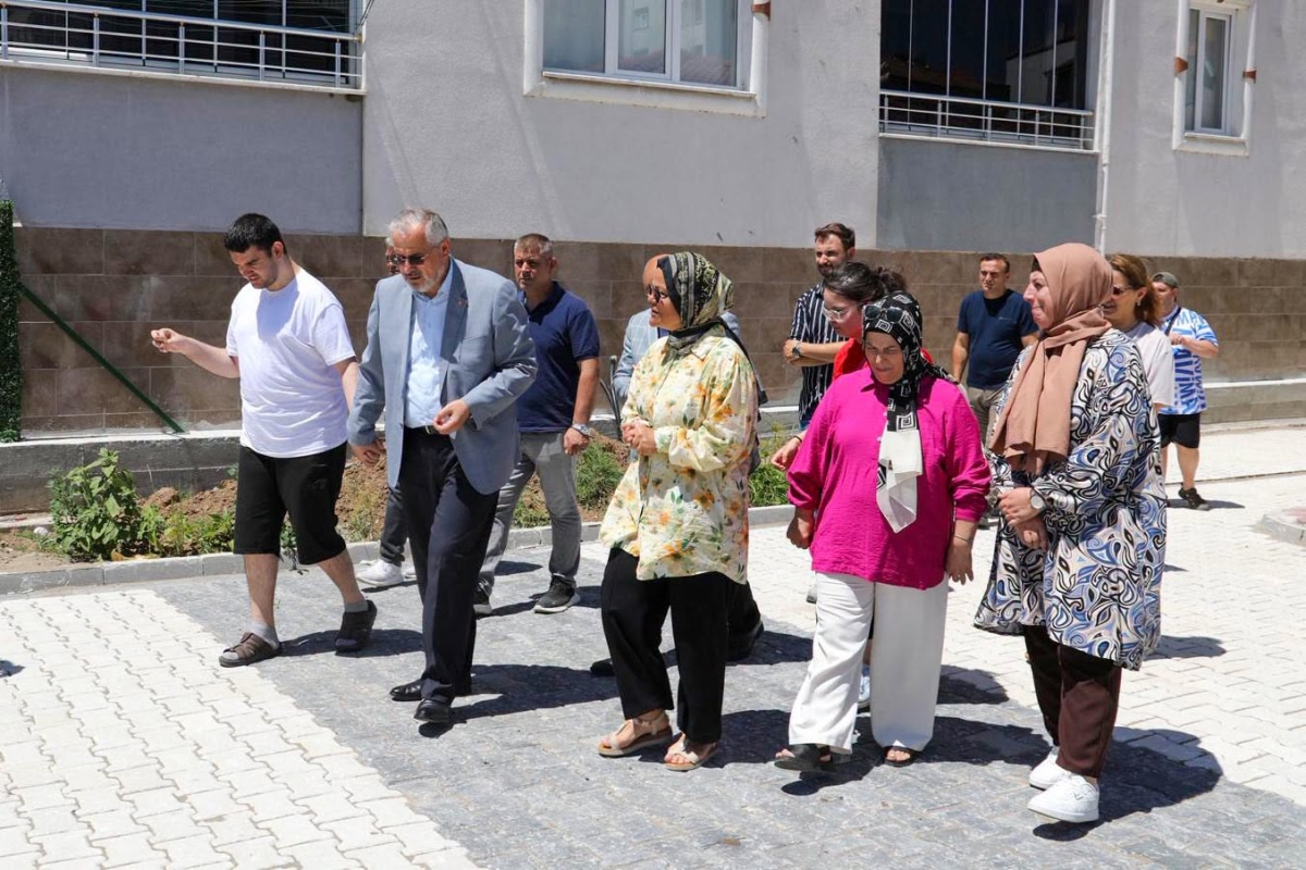 Başkan Kılıç; Otizmle Yaşayan Aileler Derneği Hizmet Binasında
