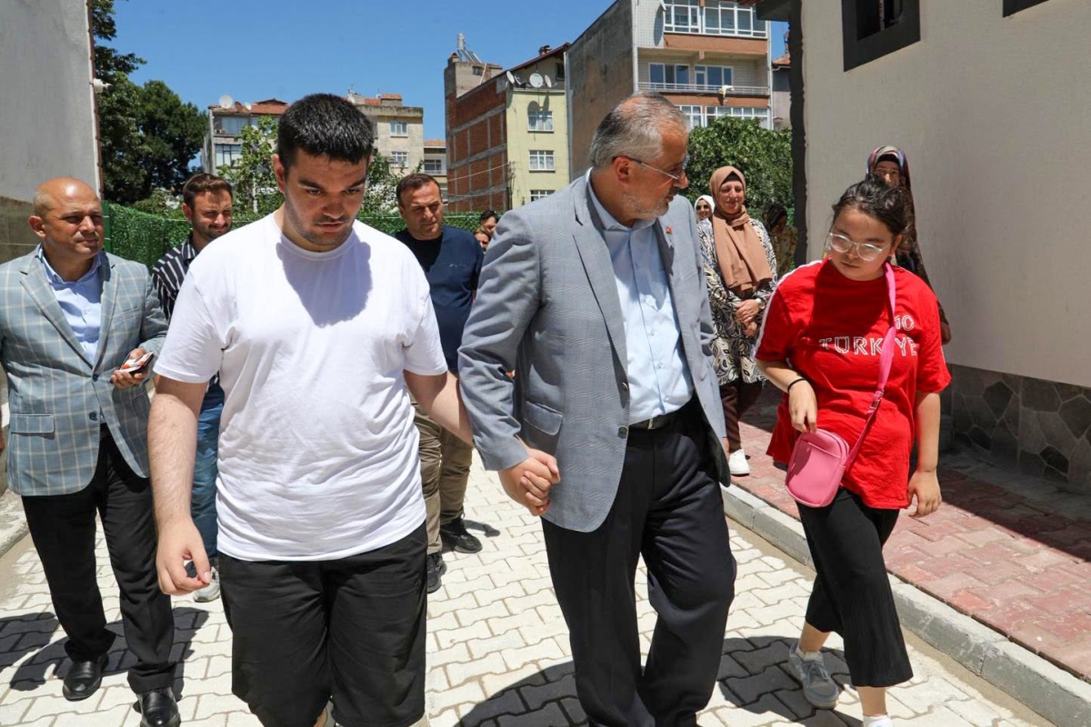 Başkan Kılıç; Otizmle Yaşayan Aileler Derneği Hizmet Binasında