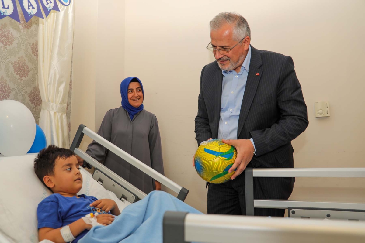 Başkan Kılıç, Sünnet Olan Çocukları Yalnız Bırakmadı