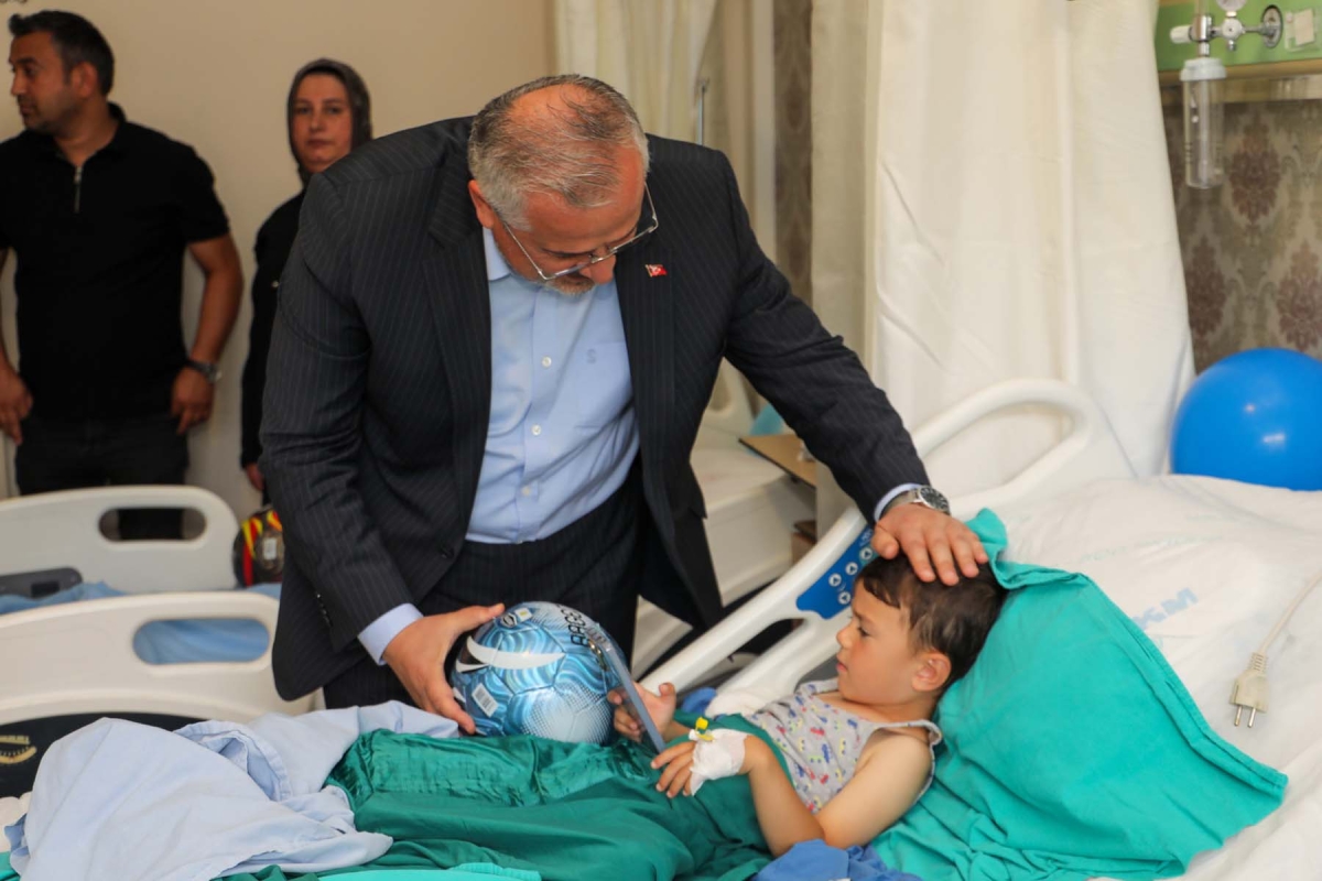 Başkan Kılıç, Sünnet Olan Çocukları Yalnız Bırakmadı