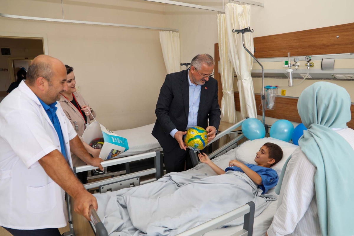 Başkan Kılıç, Sünnet Olan Çocukları Yalnız Bırakmadı