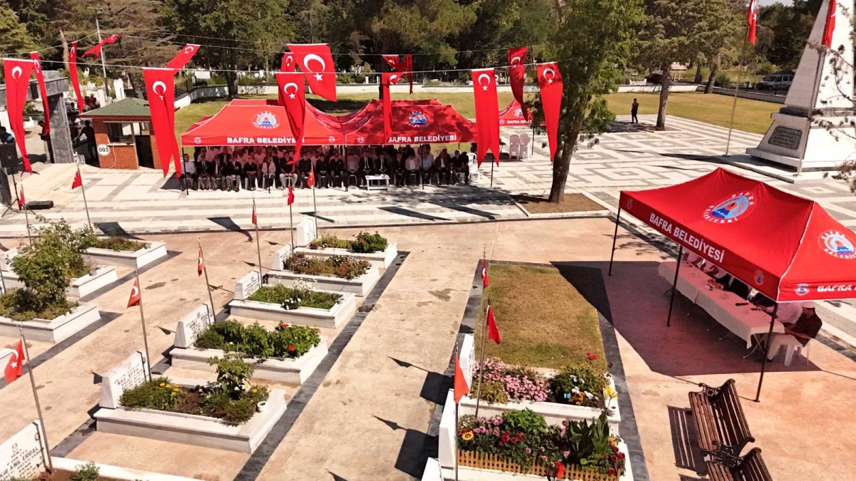 Bafra’da Şehitler Kabirleri Başında Dualarla Anıldı