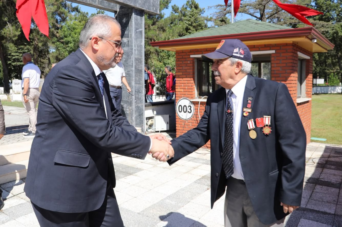 Bafra’da Şehitler Kabirleri Başında Dualarla Anıldı