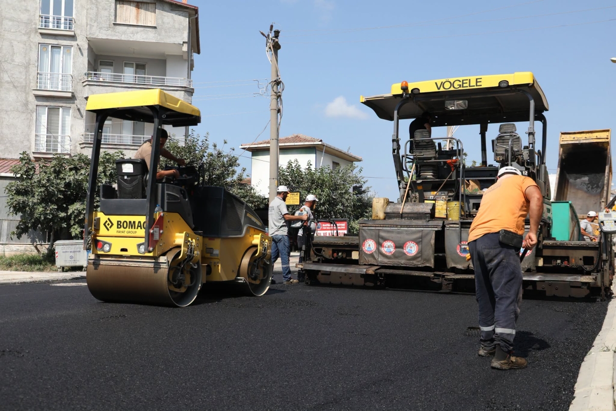Bafra'da Yol ve Kaldırım Çalışmaları Sürüyor