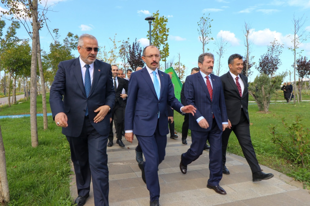 Bafra Millet Bahçesi ve Millet Kütüphanesi’nde İnceleme