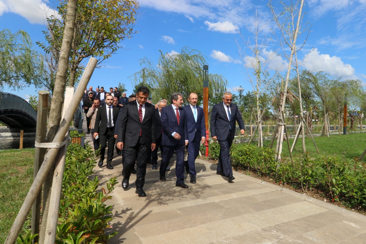 Bafra Millet Bahçesi ve Millet Kütüphanesi’nde İnceleme