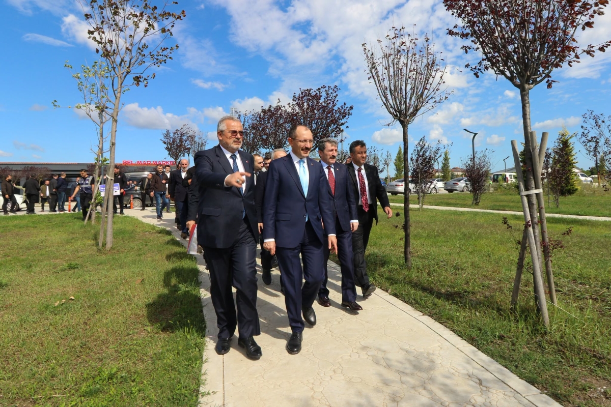 Bafra Millet Bahçesi ve Millet Kütüphanesi’nde İnceleme