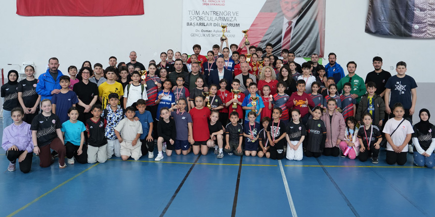 Bafra’da Gençlik Haftası Badminton Turnuvası Yapıldı