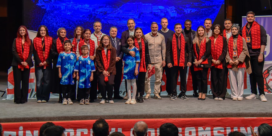 Samsunspor Yönetimi ve Futbolcuları OMÜ’de Öğrencilerle Buluştu