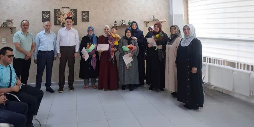 Kur’an’a Dokunan Parmaklar, Gönülleri Aydınlattı