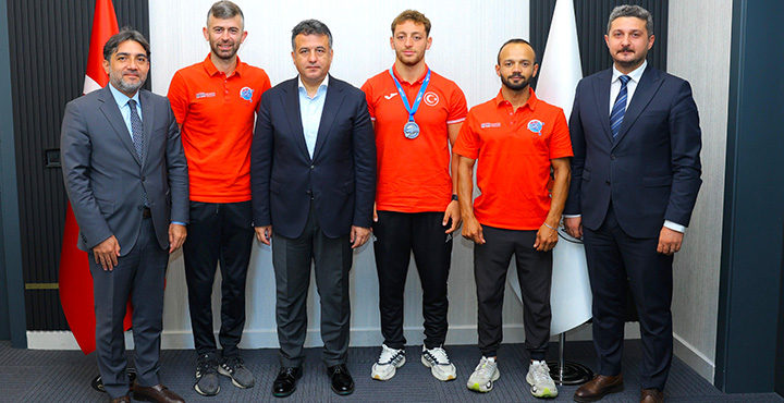 Başkan Doğan Milli Sporcuyu Ağırladı