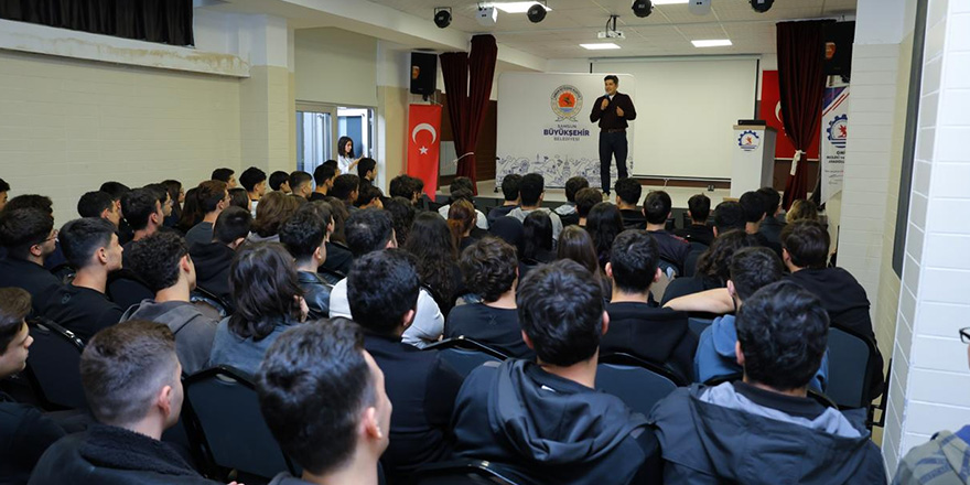 Petek Genç Kariyer Buluşmaları Programları Başladı