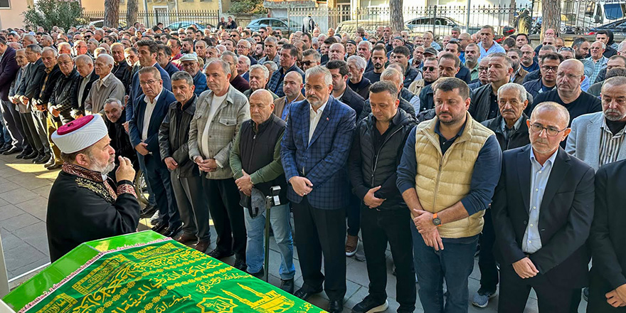 Eczacı Ünal Ataseven Son Yolculuğuna Uğurlandı