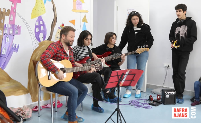 Çocuklar Depremin İzlerini Atakum’da Siliyor