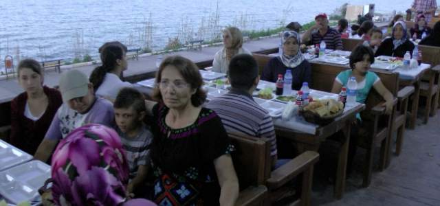 Chp’li Kadın Kollarından İftar Yemeği 