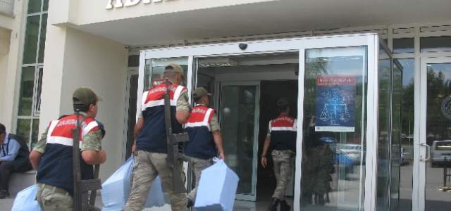 Hediyelik Şeker Kolisinde Kaçak Sigara 