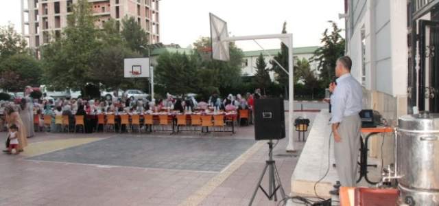 Kimse Yok Mu Derneği Bayan Gönüllüleri, Kardeş Ailelerle İftar Açtı 