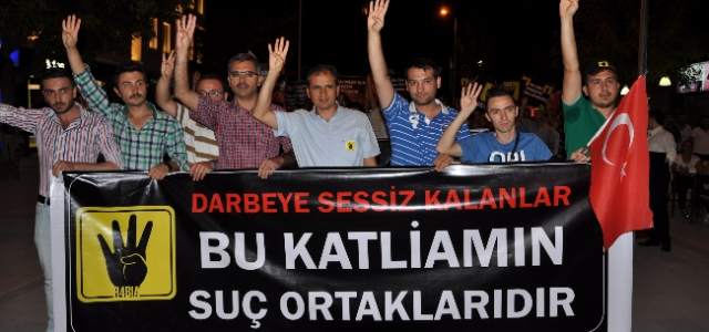 Uşak’ta Yüzlerce Kişi Mısır İçin Biraraya Geldi 