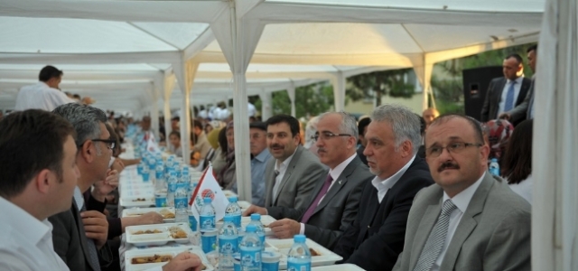 Vali Tuna İftarda Mahalle Sakinleriyle Buluştu 