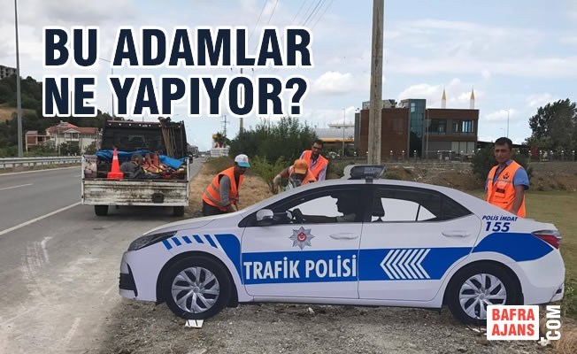 Samsun'da Yola Maket Trafik Polis Aracı Kondu