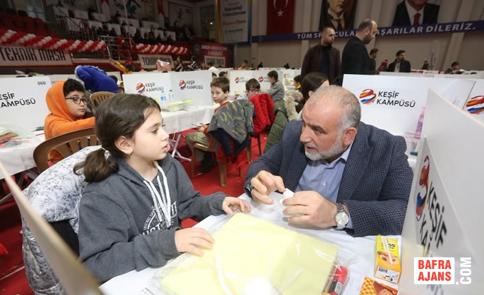 Başkan İbrahim Sandıkçı, Öğrencilerin Sınav Heyecanına Ortak Oldu