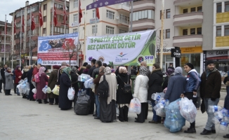 Safranbolu'da bez çanta dağıtımı