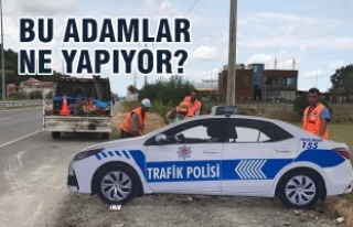 Samsun'da Yola Maket Trafik Polis Aracı Kondu