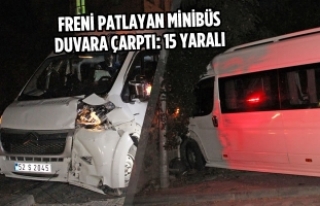 Freni Patlayan Minibüs Duvara Çarptı: 15 Yaralı