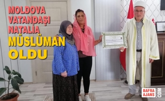 Moldova Vatandaşı Natalia Stıngu Müslüman Oldu